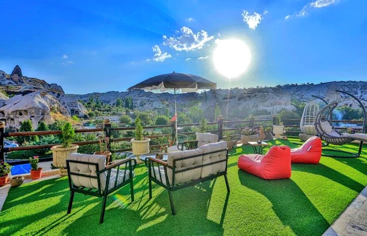 Experiencing the quite atmosphere of <a href="/HotelSahSaray/">Şah Saray Cave Suites</a> where only the chirping of birds come to disturb the silence...
#sahsaraycavesuites #ŞahSaray sahsaraycavesuites.com