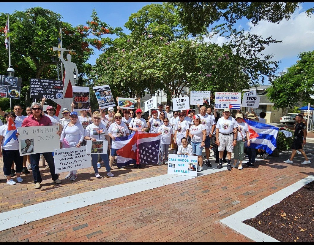 No más sufrimiento para las familias Cubanas 🙏
#castigadosporserlegales 
#cfrp #enlaunionestalafuerza 
#todossomosfamilias 
#nomaslimbomigratorio 
@uscisEspañol
<a href="/usembassyCuba/">August 14, 2015</a>
@PotusBaiden 
@SecAlejandroMayorkas
<a href="/uscis_es/">USCIS Español</a>
