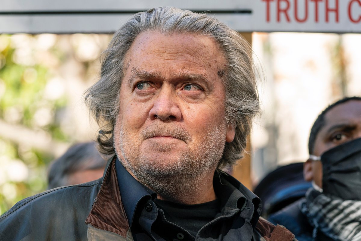When your entire adult life is one big misplaced revenge fantasy against the dudes who pantsed you in middle school, hygiene takes a backseat.
#BannonDirtyTraitor
