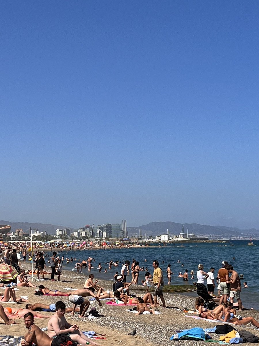 c_hahat's tweet photo. barceloneta https://t.co/mTFgnZjVWU