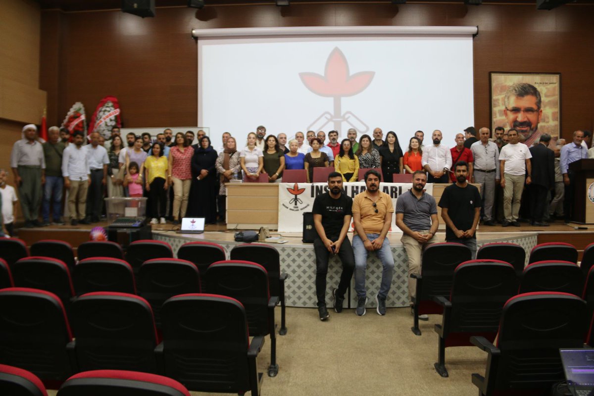 Kararlılığı ile adalet mücadelesine güç katan Emine Şenyaşar'a atfettiğimiz 17. Olağan Genel Kurulumuzu tamamladık.Yeni yönetimimizi belirledik. 
37. Yılımızda Hak mücadelesinde durmadan,yorulmadan mücadelemiz sürecektir.
Yanımızda olan tüm kurum ve kuruluşlara sonsuz teşekkürler