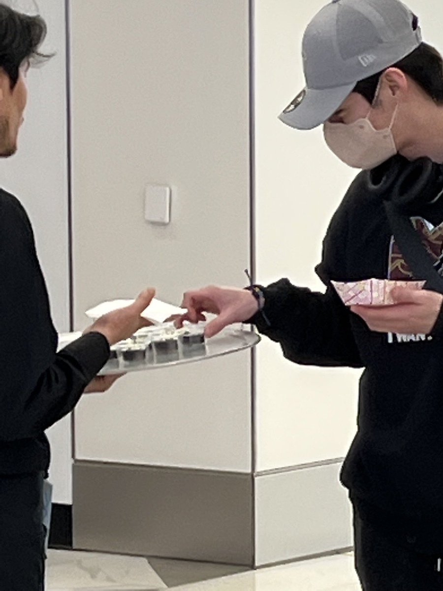OmegaX_members's tweet photo. [#OX]

우리 사랑하는 한겸이형
생일 축하해요😘

#OMEGA_X #오메가엑스
#혁 #HYUK https://t.co/qQhYQ7UWL4