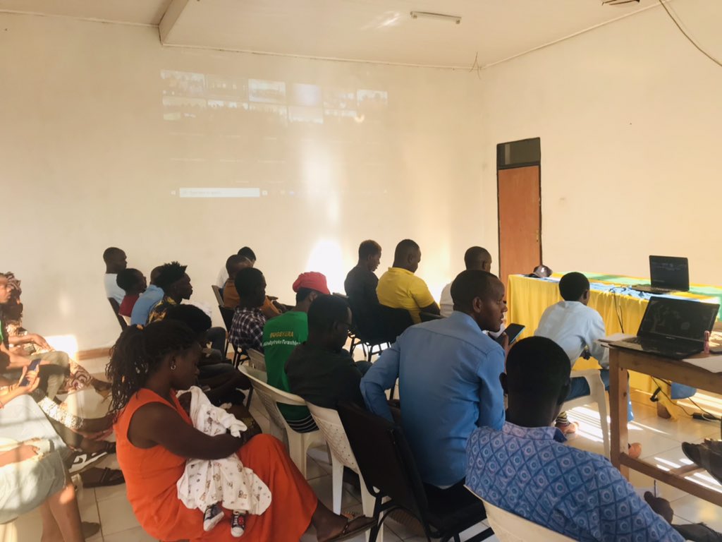 ntaramayouth's tweet photo. Ubutumwa bw’ingenzi muri ku rubyiruko muri gahunda ya #TunyweLess.

Kugira intego
Kutagendana n’abacitse intege
Kugira intego, gukorera ku mihigo 
Kuba dushoboye kandi dushobotse.
Ni bumwe mu butumwa twahawe uyu munsi na Nyakubahwa Mayor. @MutabaziRich https://t.co/AvYoJ2A5dk