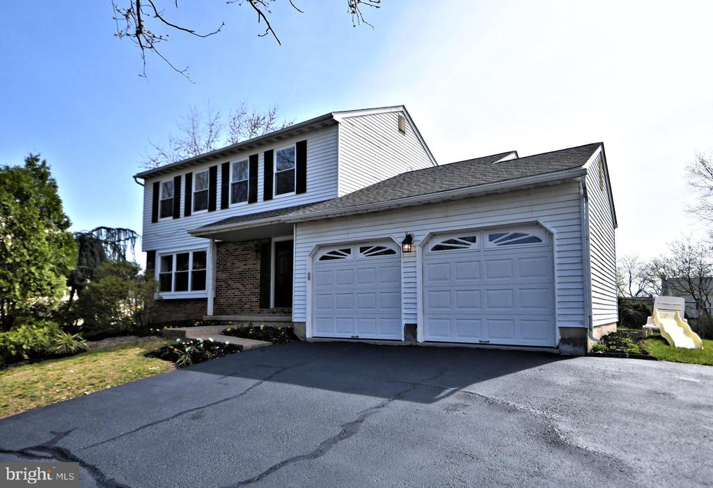ColleenatRemax's tweet photo. Give your life a fresh boost with a home upgrade. Is this the one?  #homesforsale  https://t.co/TObAfxooJi https://t.co/mHlW2adS0l