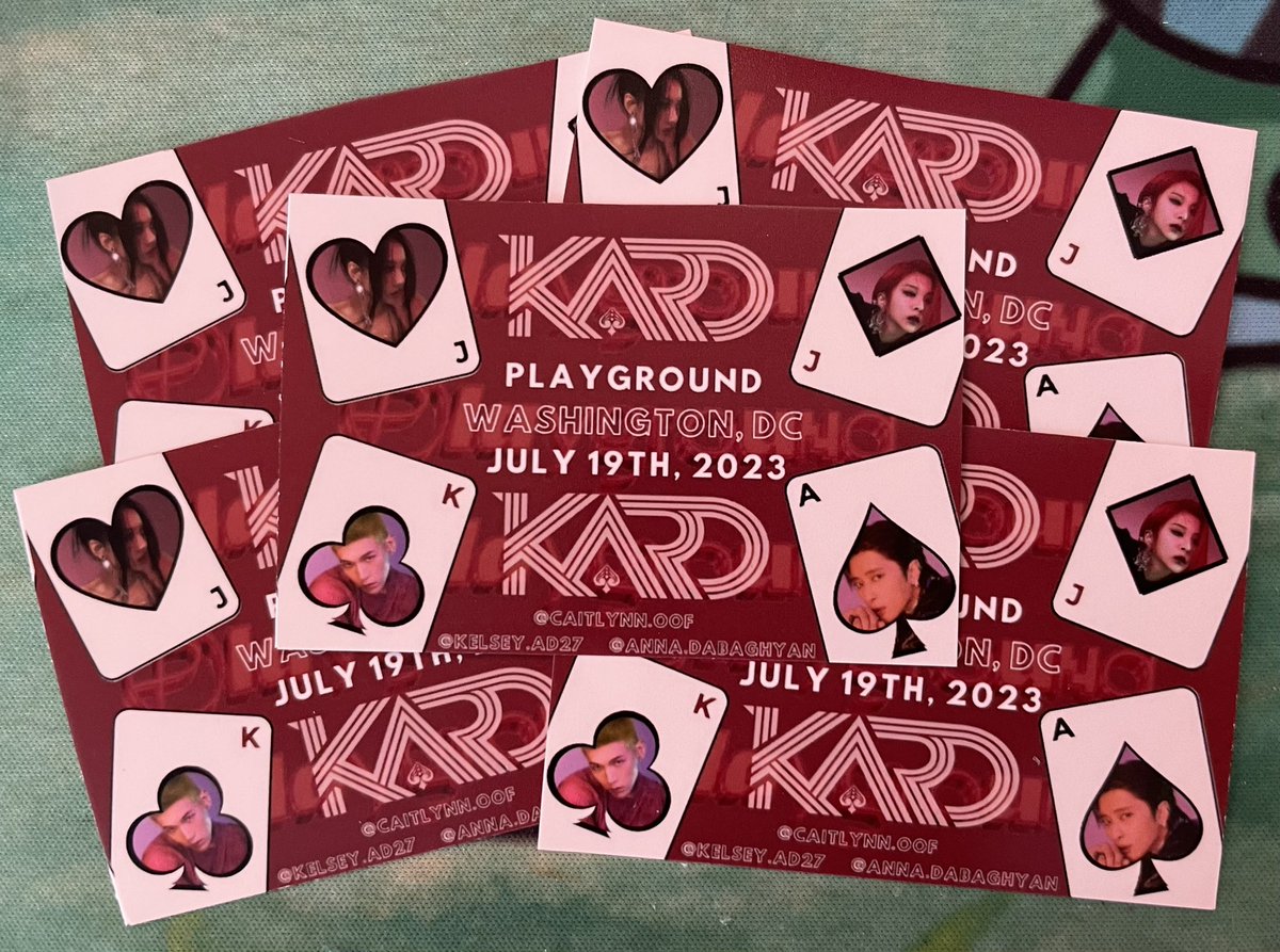caitlynn_oof's tweet photo. hidden KARDS here is what my freebies for the DC show look like I have around 150 to hand out ❤️🖤
#KARD #KARDinDC #hiddenKARDS https://t.co/12mDqLzhsk