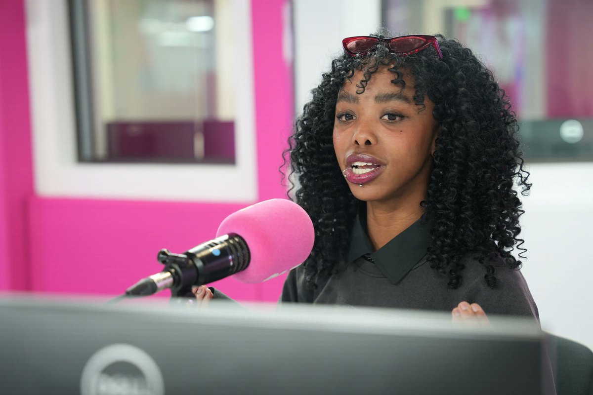 947's tweet photo. The only thing that makes a hit song even better is if it's local.
🎤 Duo Bhuti & the Beast chatted to @msizijames & @BolelePolisa.
Brought to you by @OfficialSAMPRA
#SAMPRAx947 #BeatSA #NightPulseOn947 #SAMPRAConnectsWithBhutiAndTheBeast https://t.co/gkzScPJ6nW