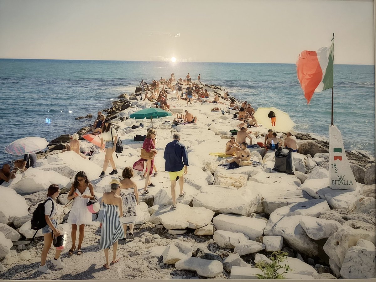 BB_battaglia's tweet photo. Una mostra meravigliosa 📷 #litaliaeundesiderio @Scuderie #Ghirri #Battaglia #Alinari #Basilico #Guidi etc etc ci sono tutt* e raccontano un’Italia complessa, dolente e bellissima. Consiglio (anticaldo) per chi è rimasto/a a Roma https://t.co/CPFd7KBtIC
