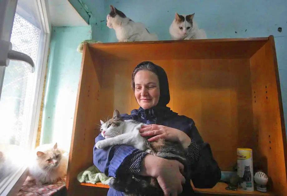 LorenzoTheCat's tweet image. Sunday Blessings---a nun at the Saint Michael Monastery in Odesa, Ukraine. They&apos;ve taken in many cats displaced by the war. That&apos;s what real Christians do.