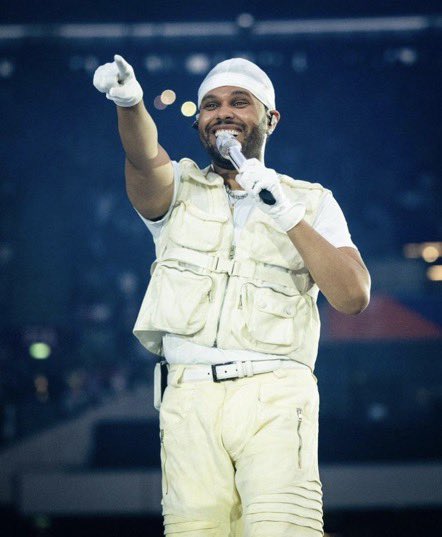 dawnofmika's tweet photo. A thread of abel tesfaye doing sexy dances on after hours till dawn tour leg 2 edition! https://t.co/WIFm2PpC6Y