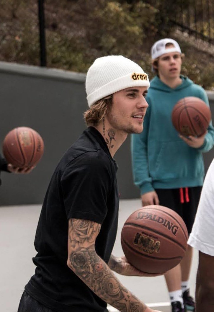 availablebiebzs's tweet photo. this picture of justin bieber https://t.co/2zioqPDl1O