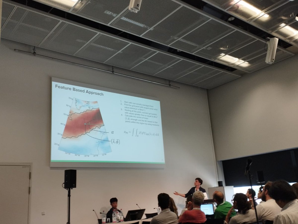 <a href="/FluidsJacob/">Jacob Perez</a> presenting his interesting work developing a new approach for diagnosing the North Atlantic eddy driven jet at #iugg2023 <a href="/CDTFluidsLeeds/">EPSRC CDT Future Fluid Dynamics</a> @ICASLeeds