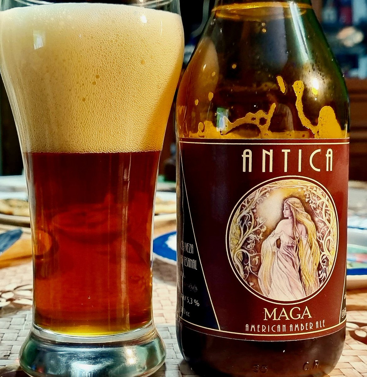 "Prefiero las excepciones.
Prefiero salir antes.
Prefiero los ojos claros porque los tengo oscuros.
Prefiero muchas cosas que aquí no he mencionado
a muchas otras tampoco mencionadas.
- Wislawa Szymborska

Y vos que preferís?
#experienciaANTICA