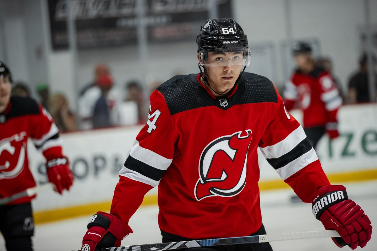AF_HKY's tweet photo. Luke Rowe represented the Falcons this week @NJDevils  💪 https://t.co/vOwP0oLled