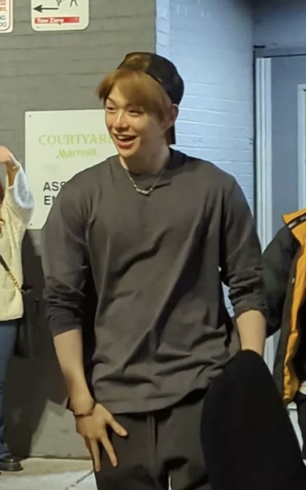 AmizaSherry's tweet photo. All these precious photos while he's on world tour. Credit to watermarks. Love all these pics so much.😍😍
#KANGDANIEL
#FirstParadeWorldTour https://t.co/FfXEU8nwy9