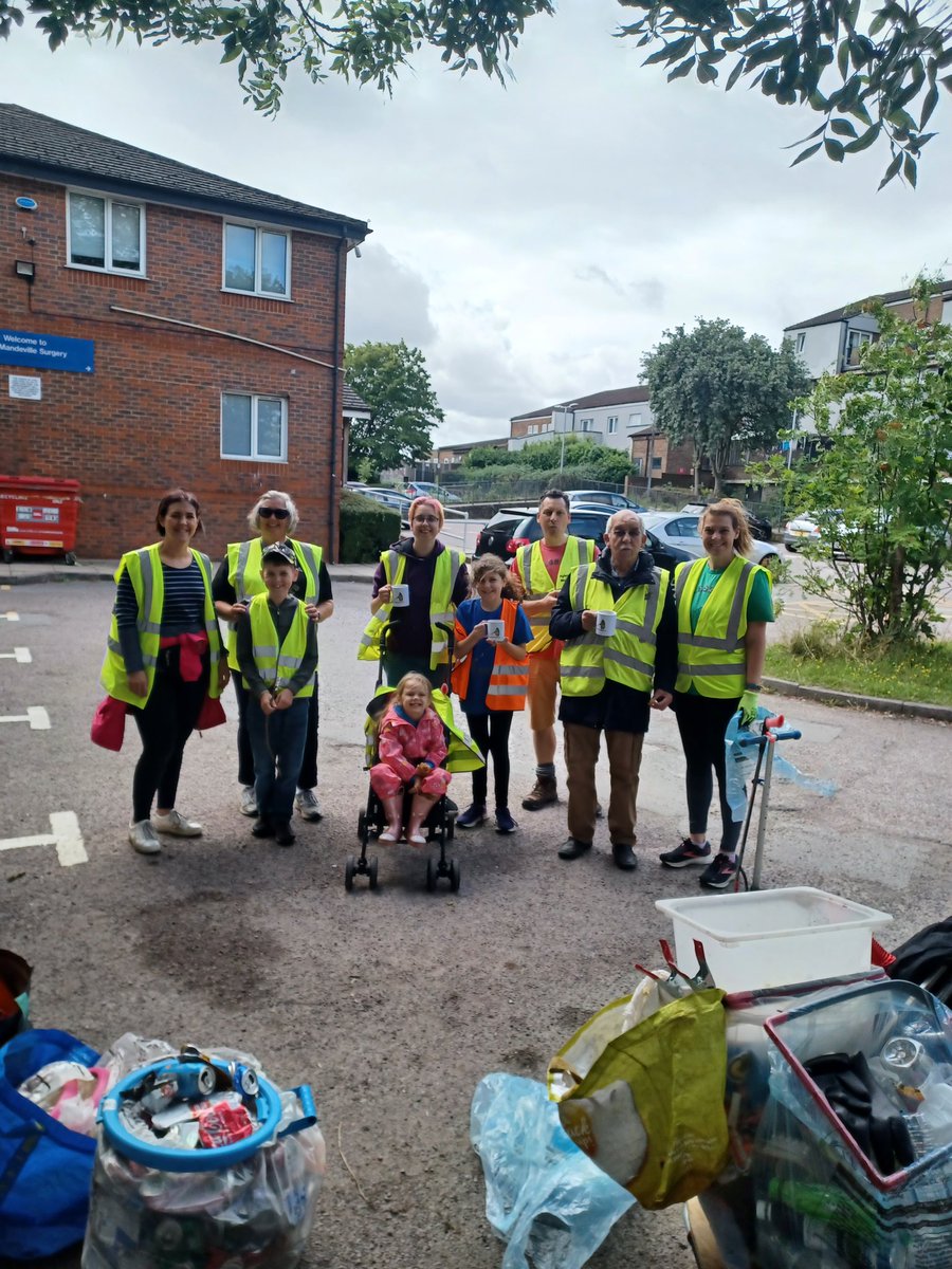 Rubyjones1926's tweet photo. Not all Superheroes wear capes!!! These ones have @AylesburyWombl1 hi viz jackets & armed with litter pickers!
#makingadifferance
@KeepBritainTidy @aylesburytc @BBCBabs_michel @TalkRoberto @BucksRecycles @davidrounding https://t.co/8cUYwDVDvm