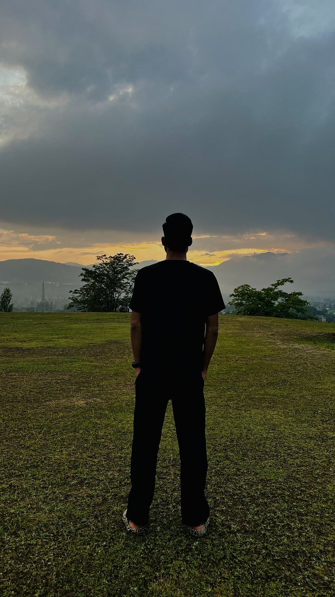 Casting golden hues upon the world as the day bids farewell 🌅✨