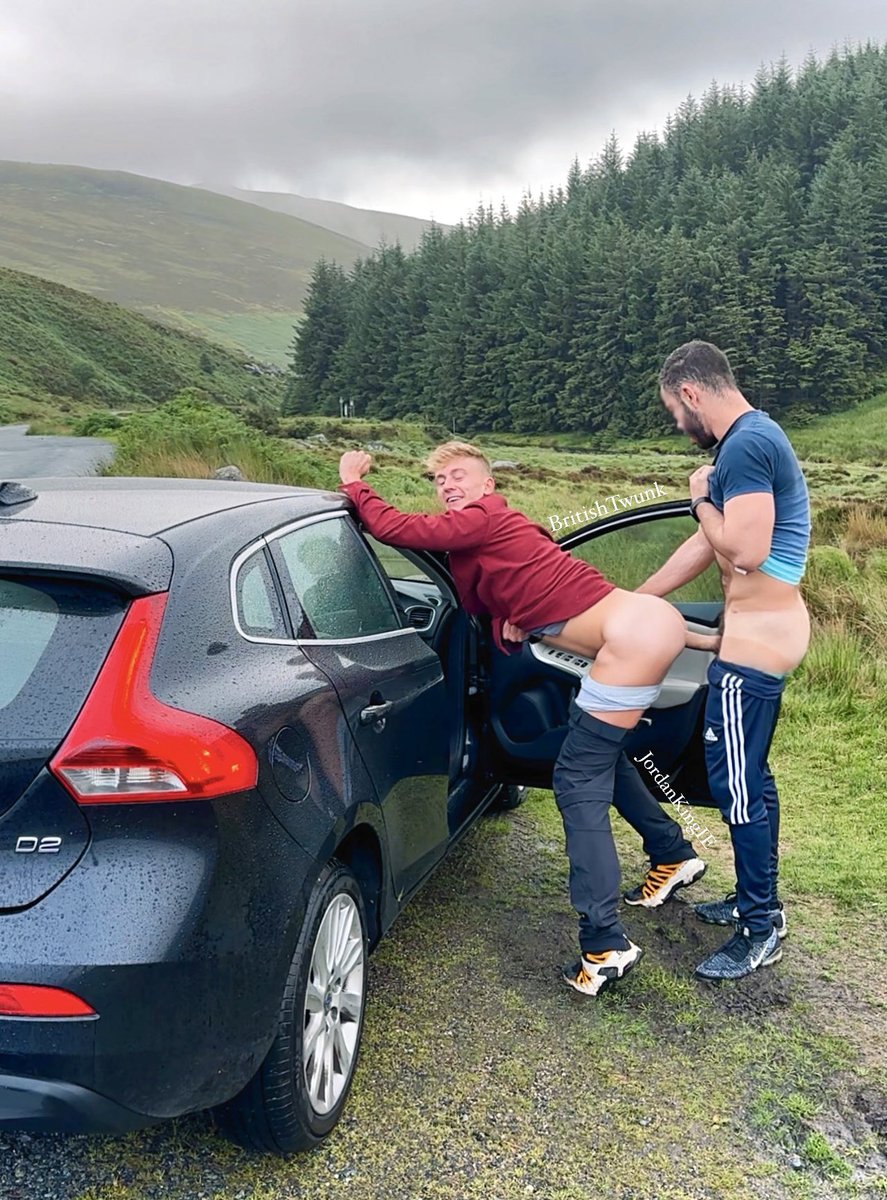 BritishTwunk's tweet photo. 🇬🇧 STRETCH 🇮🇪

My tour guide says it’s important to stretch during LONG RIDES 🇮🇪🧔🏻‍♂️

🚗 @JordanKingIE 🚗 https://t.co/AaF1E3o9vg