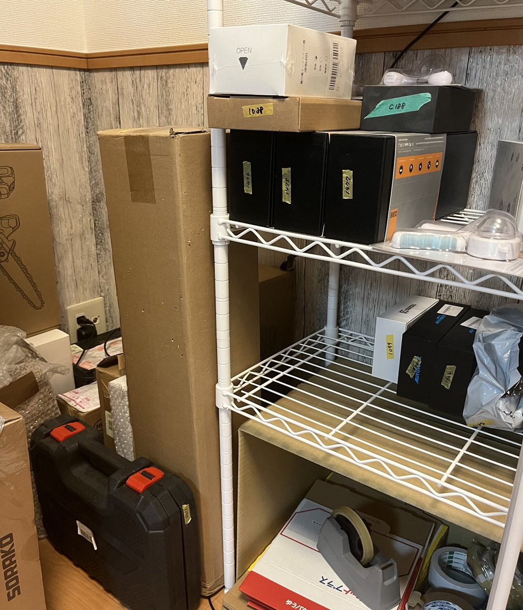 メルカリ物販ならこれらは全部不要。
店舗へ買い付け。ブランドを覚える。毎回リサーチ。綺麗な写真撮影。商品の説明文を考える。家に在庫を保管。梱包。発送。「え？どういうこと？」てなると思うがこれが事実。めんどくさがり、時間がない人ほど固ツイのノウハウがオススメ！
#ad