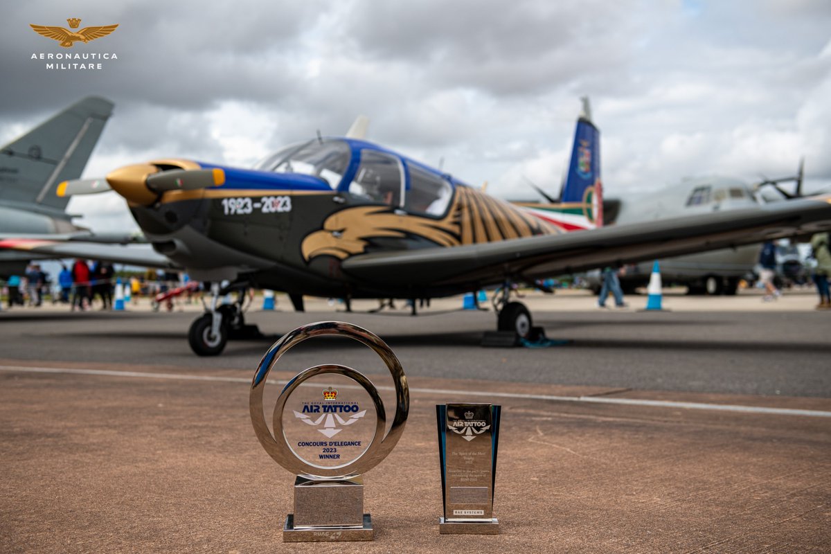 L'#AeronauticaMilitare a #RIAT, è orgogliosa e felice per il premio RUAG per la livrea più bella, vinto dal velivolo U-208 del 60° Stormo. Premio che dedichiamo con tutto il cuore a Marco e Giuseppe.

#AeronauticaMilitare100
#RIAT23