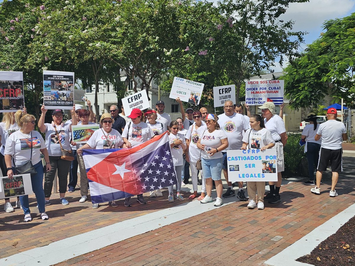 FalcoYurina's tweet photo. @Lucy23034525 @USCIS_es @USCIS @USEmbCuba @POTUS @SecMayorkas @MaElviraSalazar @MarioJPenton @USCIS_es
@USCIS 
@USEmBCuba
@POTUS
@SecMayorkas
@MaElviraSalazar
@MarioJPenton
#catigadosporserlegales 
#CFRP https://t.co/FWgqIC35x1