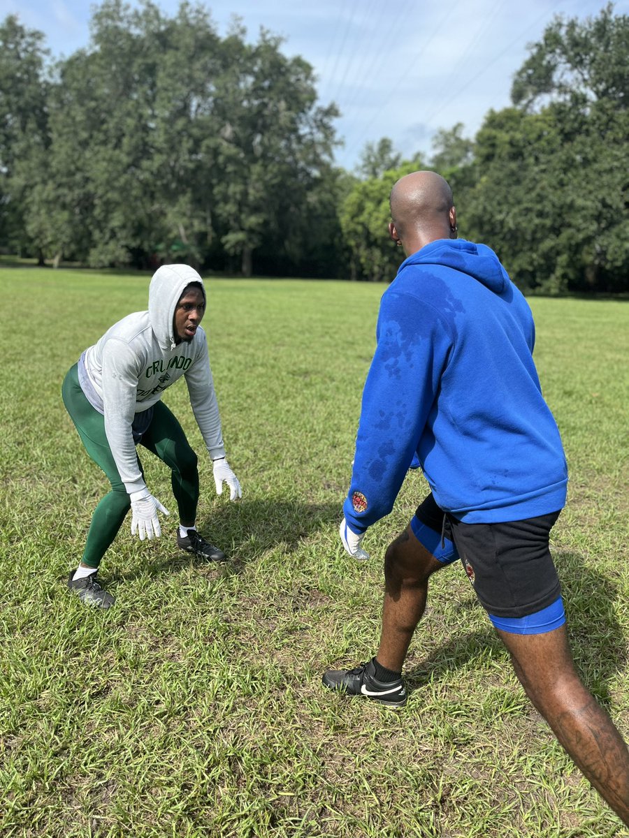 greatjobx's tweet photo. show > tell
#COMPETE
Follow builtonfaith_ on IG to stay tapped in w/ group/private training sessions in central florida!
#builtonfaith🙏🏾👣🌎 https://t.co/lrH2D9YMBi