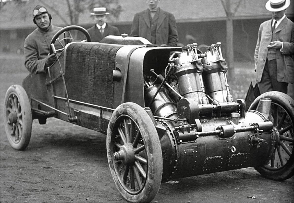 So that’s a 20 litre front mounted transverse V4 with a crankshaft where the axle should be. Sounds perfect, let’s go!