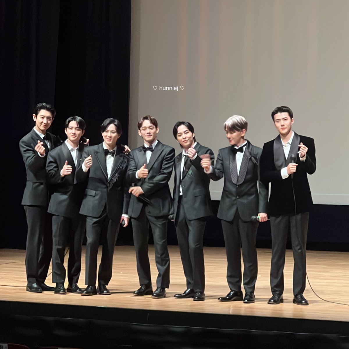 milkteus's tweet photo. EXO IN SUITS TODAY 🫰🏻✨ https://t.co/uOWhZyONSc