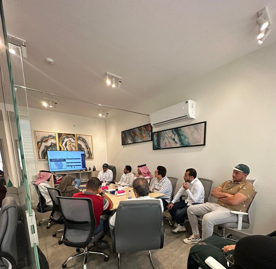 salehalghafes's tweet photo. بمقر الشركة بمدينة الرياض تم عقد ورشة عمل بالتعاون مع منصة سهيل للخدمات العقارية @GoSuhail ، حيث تم استعراض أفاق التعاون والخدمات التي تقدمها المنصة وسبل الاستفادة منها بما يحقق تطلعاتنا في الارتقاء بمستوى الخدمات التي نقدمها لعملائنا .. 
@taqeem_gov_sa https://t.co/uP2psM2kWj