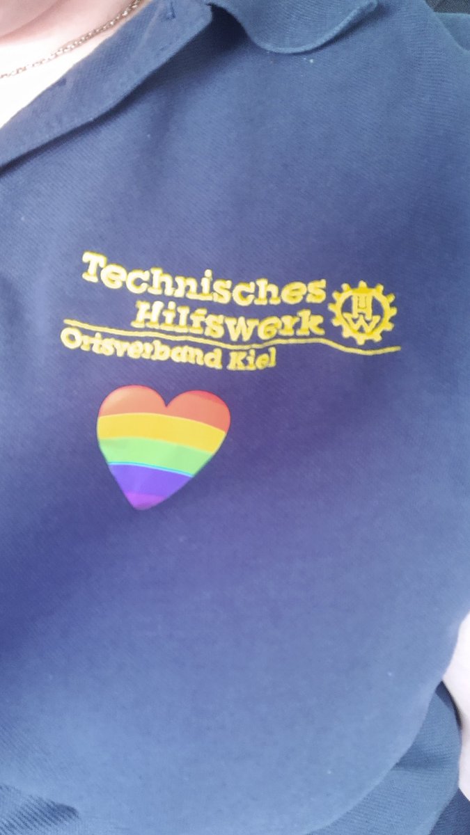 nessi6688's tweet photo. Grüße gehen raus an alle, die meinen, das #THW hätte nichts auf dem #CSD zu suchen. Unser achter Leitsatz sagt ganz klar: 
„Wir bekennen uns zur Demokratie und dulden keine Diskriminierung.“ https://t.co/s15Nt61O6V