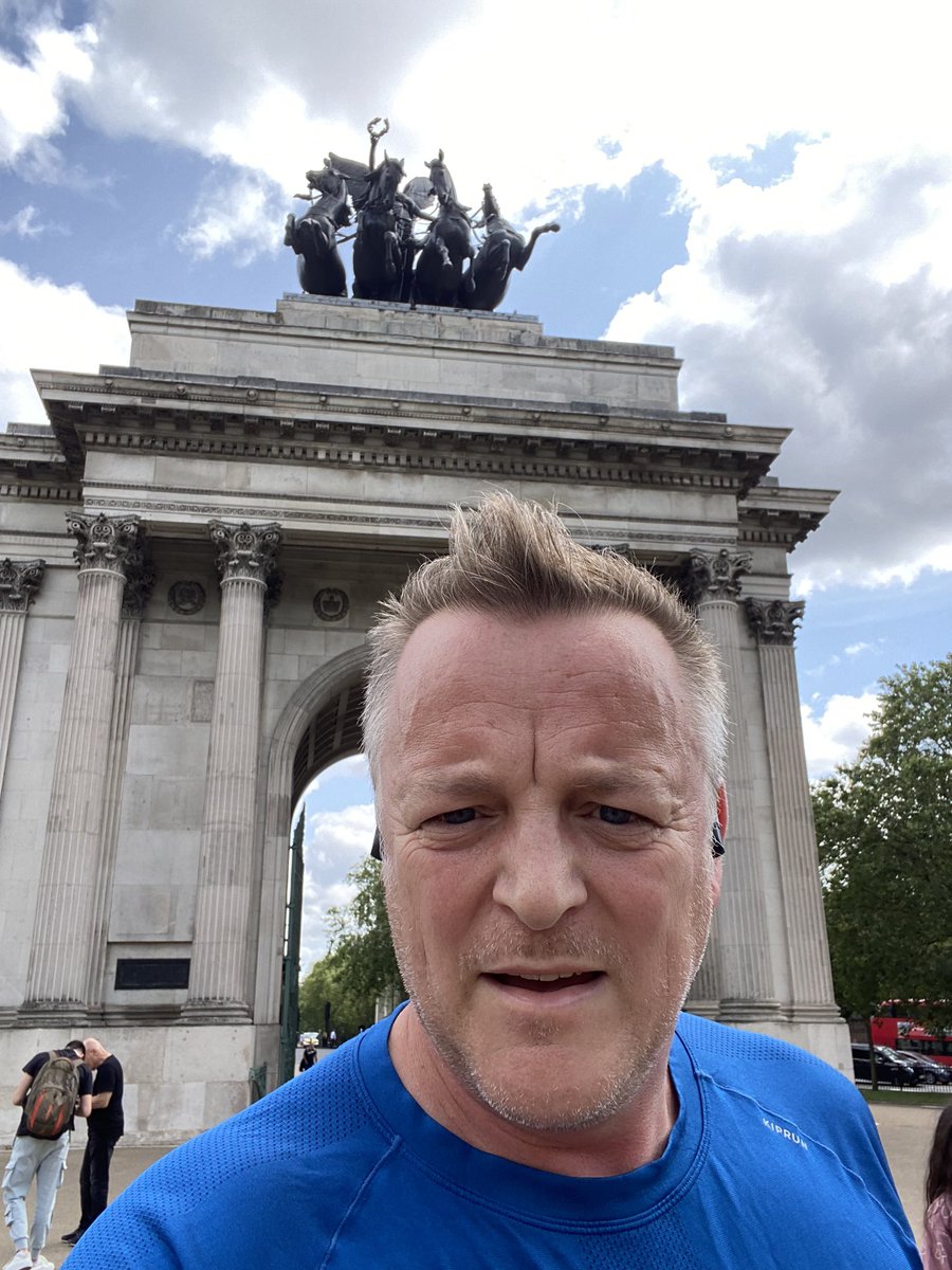 Alone in London today so better go for a run! Lovely but really hot 10k parks and gardens loop!! 1hr 2 mins; need to get a little faster!!