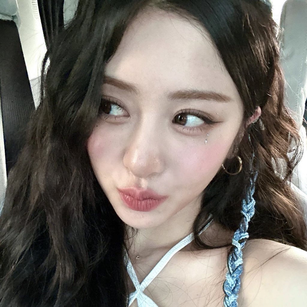 she takes the best selfies in the world!!