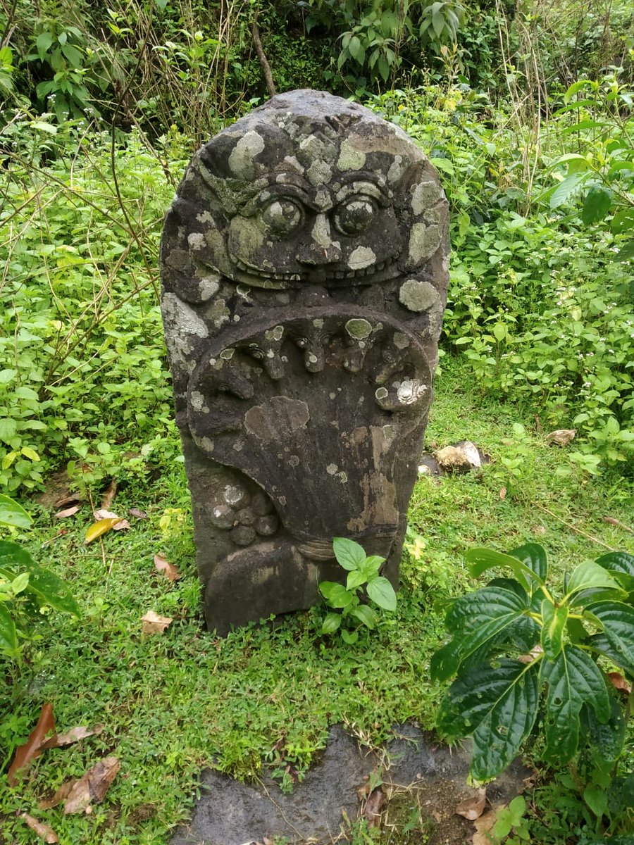 OmkaraRoots's tweet photo. #Snake Shrine #Kavaledurga🐍🍀#Tirthahalli, #Karnataka
In #Hinduism, #Buddhism and #Jainism, the #Nāga or #Nagi are divine, semi-divine deities, or a semi-divine race of half-human half-serpent beings that reside in the netherworld (#Patala) and can occasionally take human form. https://t.co/BTLOl8tVKT