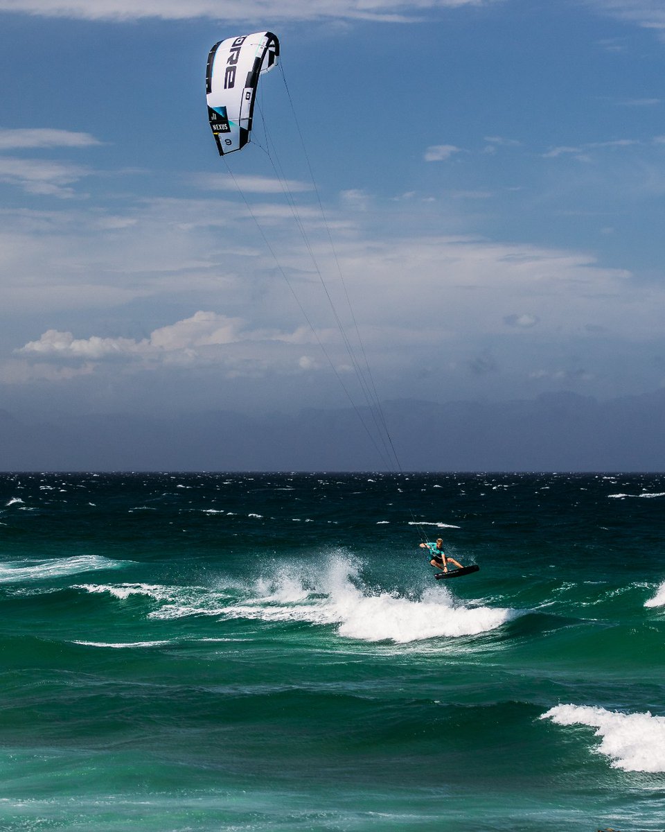 corewatersport's tweet photo. Tweak it out on a good kicker ⚡
🏄♂️ @stevenakkersdijk
📸 @supernothing_ofc | @thomasburblies
#corekites #ridecore #gokiting #kitesurfing #kiteboarding #nexus3 #carvedcustoms #freestyle https://t.co/UnrDHWfxIh