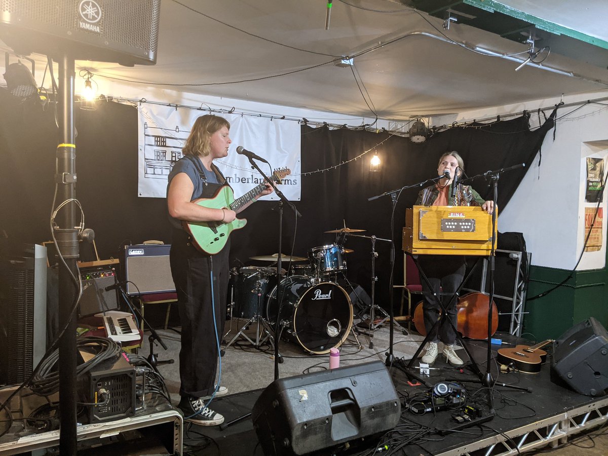 Had a fabulous Saturday of local live music - beginning with an afternoon at NARC. Fest (@narc_magazine), where Anna & Jessie's dreamy folk harmonies and the irresistibly soulful voice of Black Moss kicked things off at @thecumby.