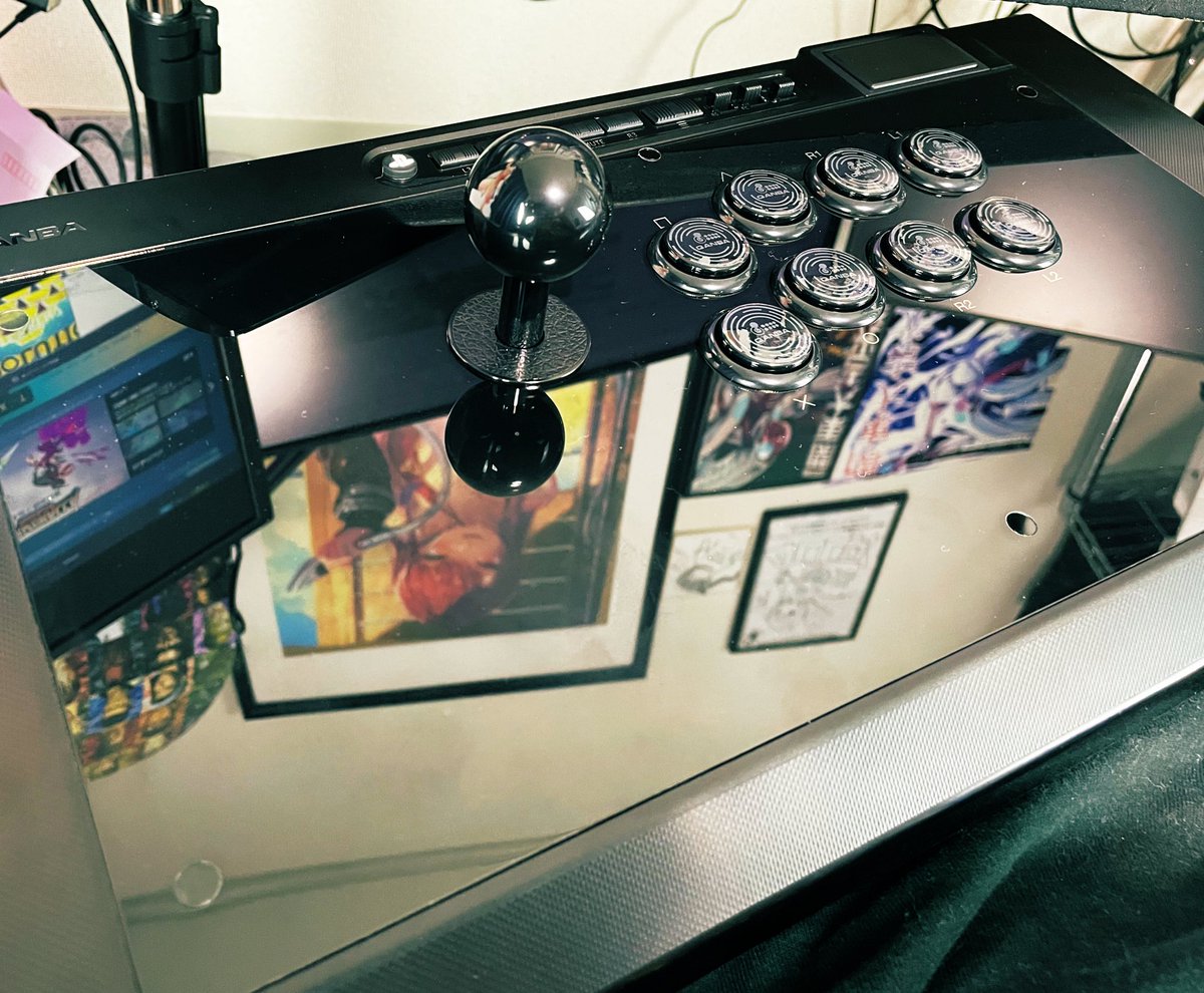 hipponisemono's tweet photo. @QanbaUSA の新しい #obsidian2 スゲー!手がマジで疲れないのと静音性がSランク(๑°⌓°๑)
表面輝き過ぎてどう頑張っても船長映り込んじゃう😇
レビュー動画来週にはアップできる٩( 'ω' )و https://t.co/ZD6inX2gRO