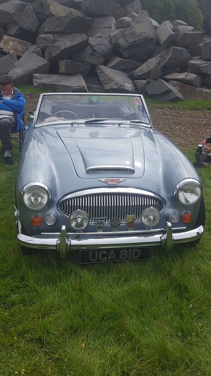 Vaz21214's tweet image. The car is the star.