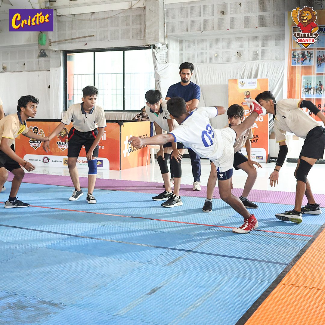 GujaratGiants's tweet image. Raids ✅
Tackles ✅
Thrilling action ✅

Action shots as crisp as #Cristos! 📸

#GarjegaGujarat #Adani #GujaratGiants #Kabaddi #LittleGiants