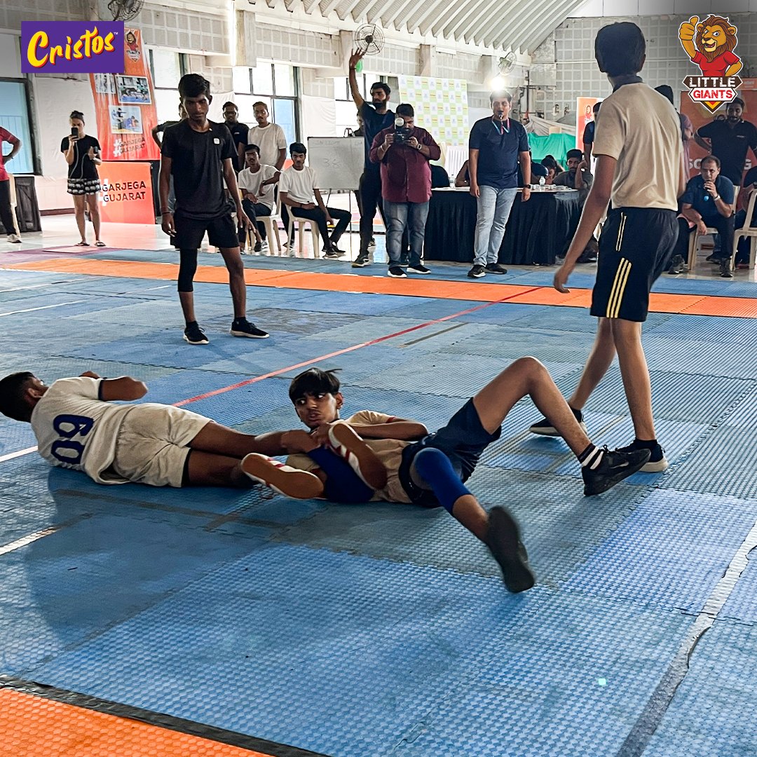 GujaratGiants's tweet image. Raids ✅
Tackles ✅
Thrilling action ✅

Action shots as crisp as #Cristos! 📸

#GarjegaGujarat #Adani #GujaratGiants #Kabaddi #LittleGiants