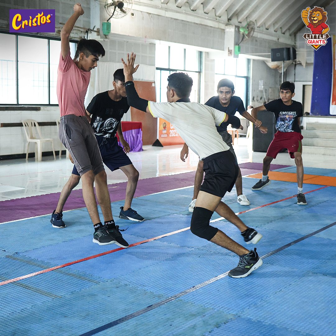 GujaratGiants's tweet image. Raids ✅
Tackles ✅
Thrilling action ✅

Action shots as crisp as #Cristos! 📸

#GarjegaGujarat #Adani #GujaratGiants #Kabaddi #LittleGiants
