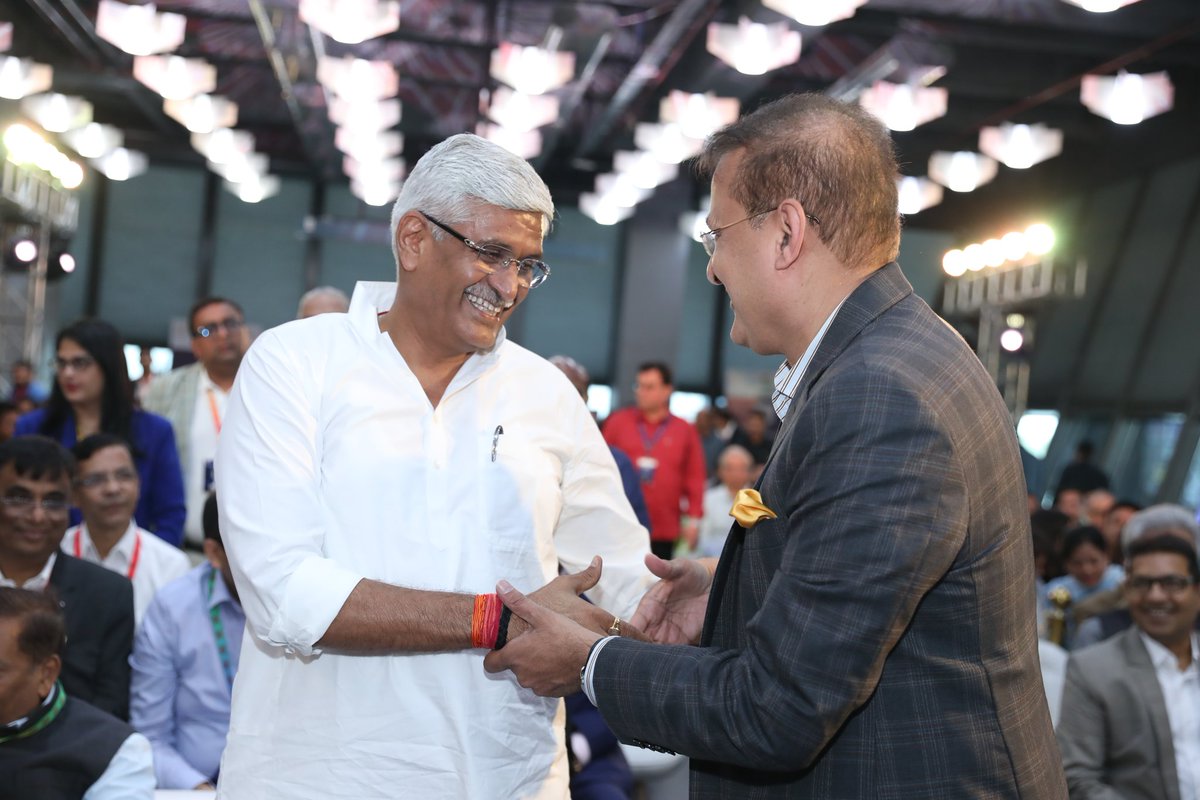 gssjodhpur's tweet photo. आज हैदराबाद में आयोजित JITO और इन्वेस्टर्स कॉन्क्लेव के छठवें स्थापना दिवस में शामिल हुआ। भारत में नवाचार और अविष्कार के नए वातावरण को इस भांति के आयोजन मजबूत बनाते हैं। 

JITO परिवार से मेरा पुराना और जीवंत संबंध है। मेरे पूर्व निर्धारित शेड्यूल के अनुसार आयोजकों ने अपने तय कार्यक्रम में बदलाव किया, इसके लिए सभी का हृदय से आभारी रहूंगा।

#Hyderabad
