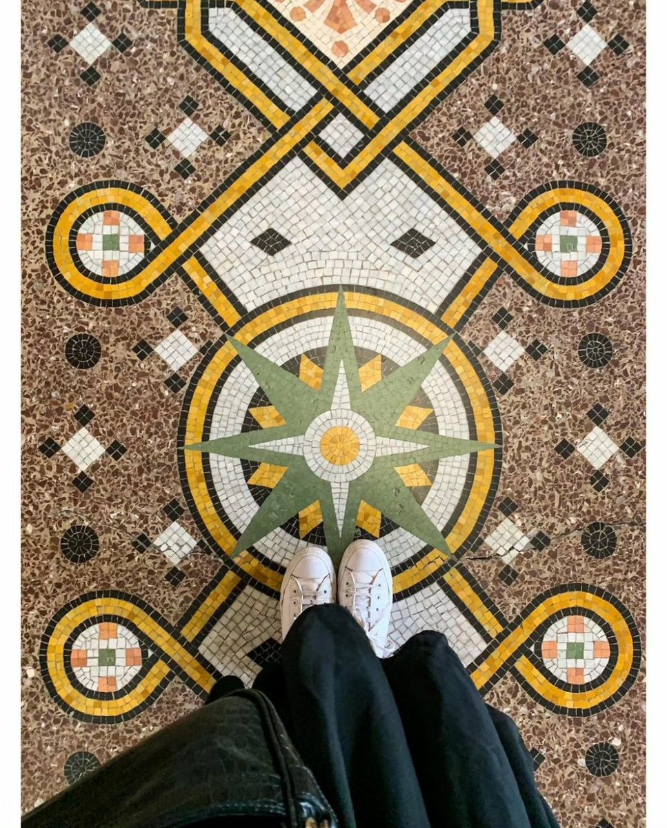 PBALille's tweet photo. Pour arpenter le musée, rien de tel qu'une bonne paire de baskets 👟👟
Bonne visite 🤗
📷 @_madame.nana_ / Instagram
#VotreRegard
#bondimancheàtous #dimanchealille #dimancheaumusee #ihavethisthingwithfloors #mosaique #mosaic https://t.co/rhvukAdYyv