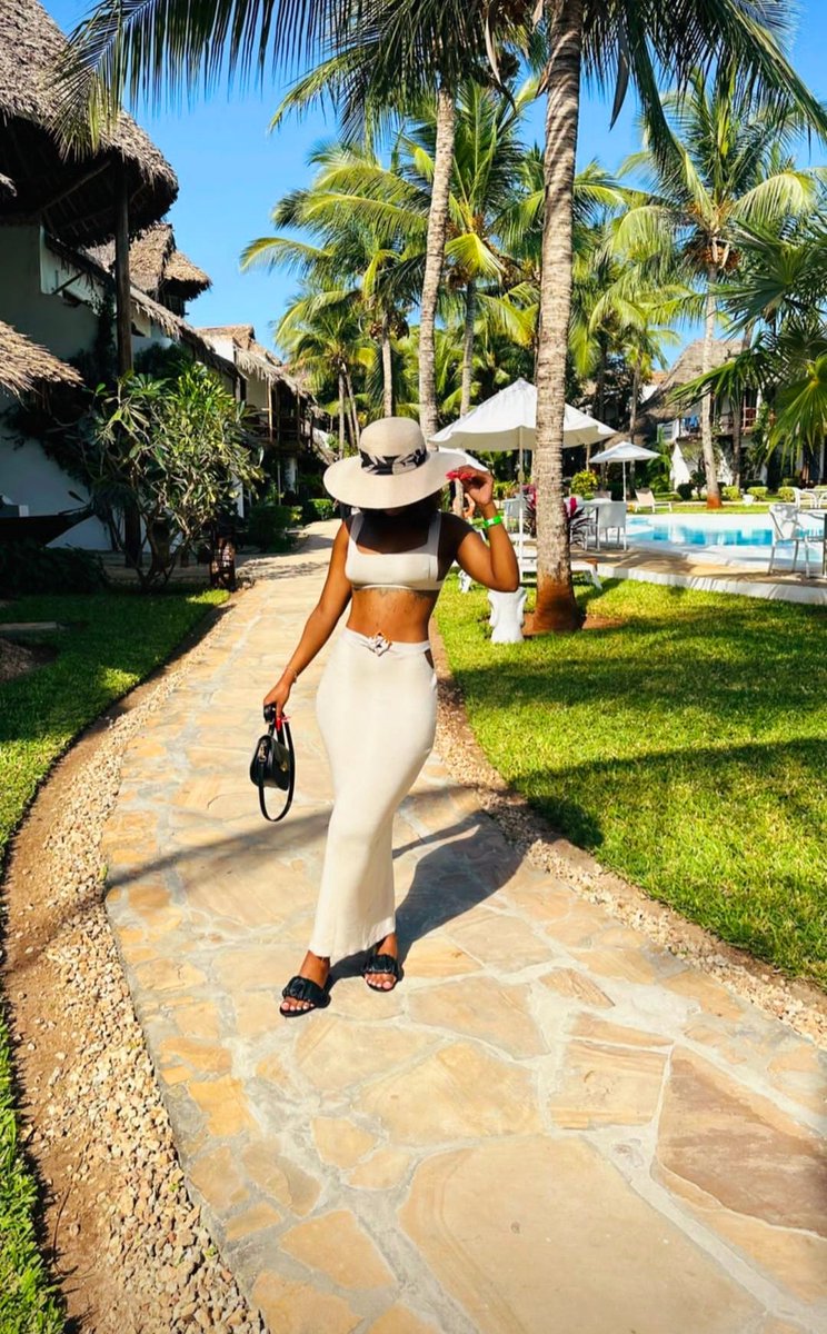 AivaUpdates's tweet photo. She moves with so much power and grace. She is who she says she is!

BLUE AIVA IN TANZANIA 
#BlueAiva 
#BlueAivaTheBrand https://t.co/WPk9Sxk1zD