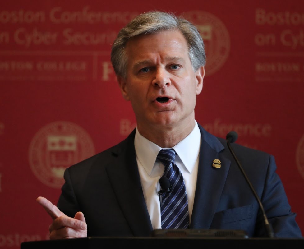 BENZDRIVER317's tweet image. This #crookedcop is protecting the biggest ! CROOK IN AMERICAN HISTORY. #christopherwray is COVERING FOR THE #BidenCrimeFamilly BIG TIME ! THE DIRECTOR HAS SHAMED THE GREATEST SMARTEST BUNCH OF GOOD MEN AND GOOD WOMEN OF THE ONCE MOST TRUSTED ORGANIZATION ,AROUND THE WORLD #FBI