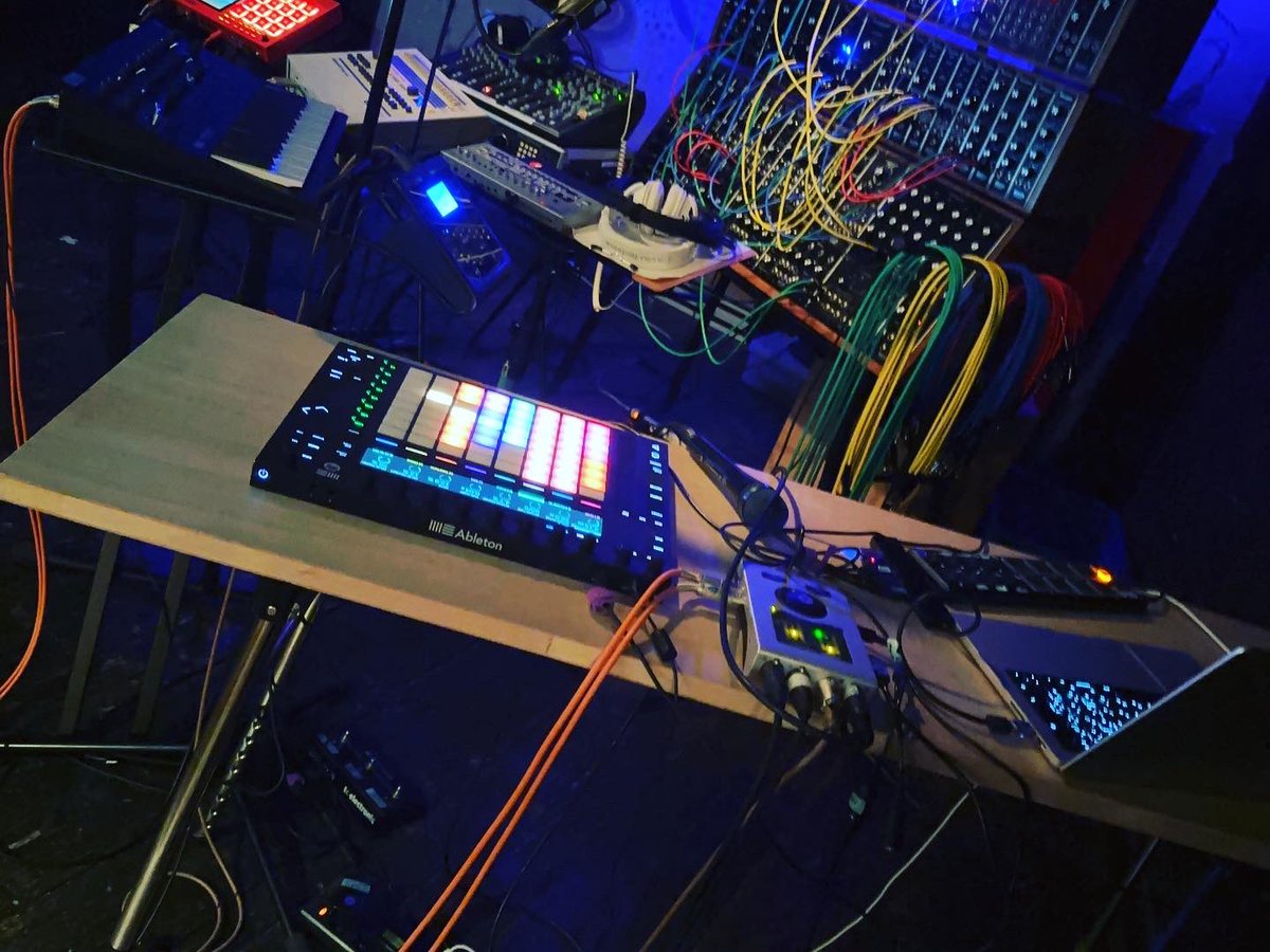 mayatty1982's tweet photo. SYNTHTEK楽しかったー✨

僕自身、あまりモジュラーを触る人ではないのですが、やっぱりカッコいいですよ��！！！！

お疲れ様でした♪

#jspa #SYNTHTEK https://t.co/zc248kiGSa