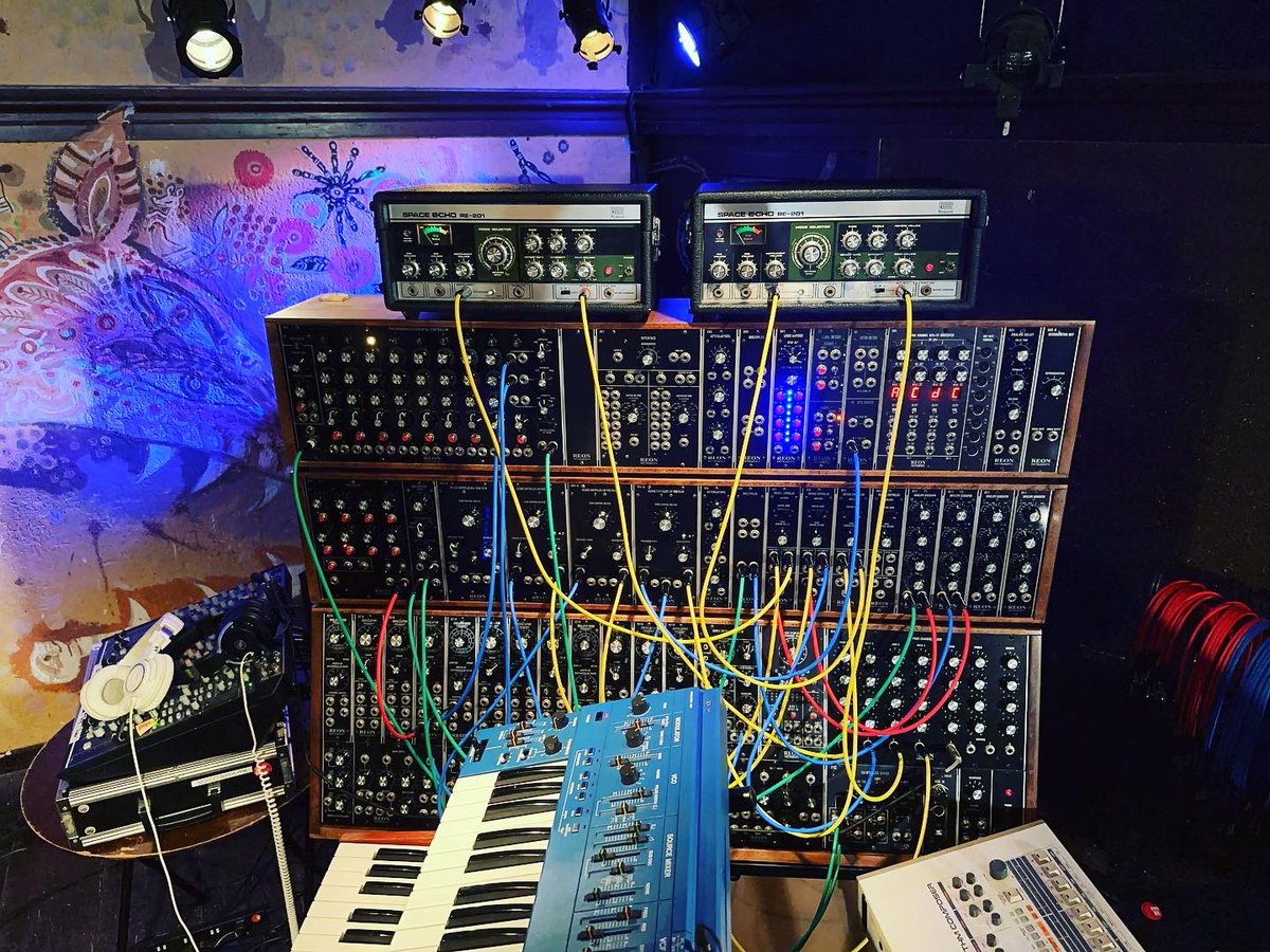 mayatty1982's tweet photo. SYNTHTEK楽しかったー✨

僕自身、あまりモジュラーを触る人ではないのですが、やっぱりカッコいいですよ��！！！！

お疲れ様でした♪

#jspa #SYNTHTEK https://t.co/zc248kiGSa