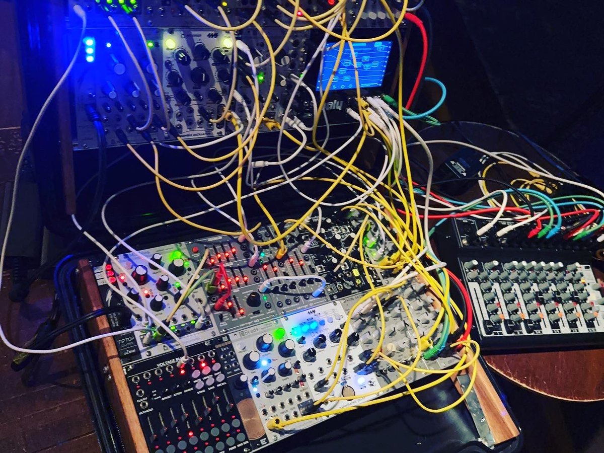 mayatty1982's tweet photo. SYNTHTEK楽しかったー✨

僕自身、あまりモジュラーを触る人ではないのですが、やっぱりカッコいいですよ��！！！！

お疲れ様でした♪

#jspa #SYNTHTEK https://t.co/zc248kiGSa
