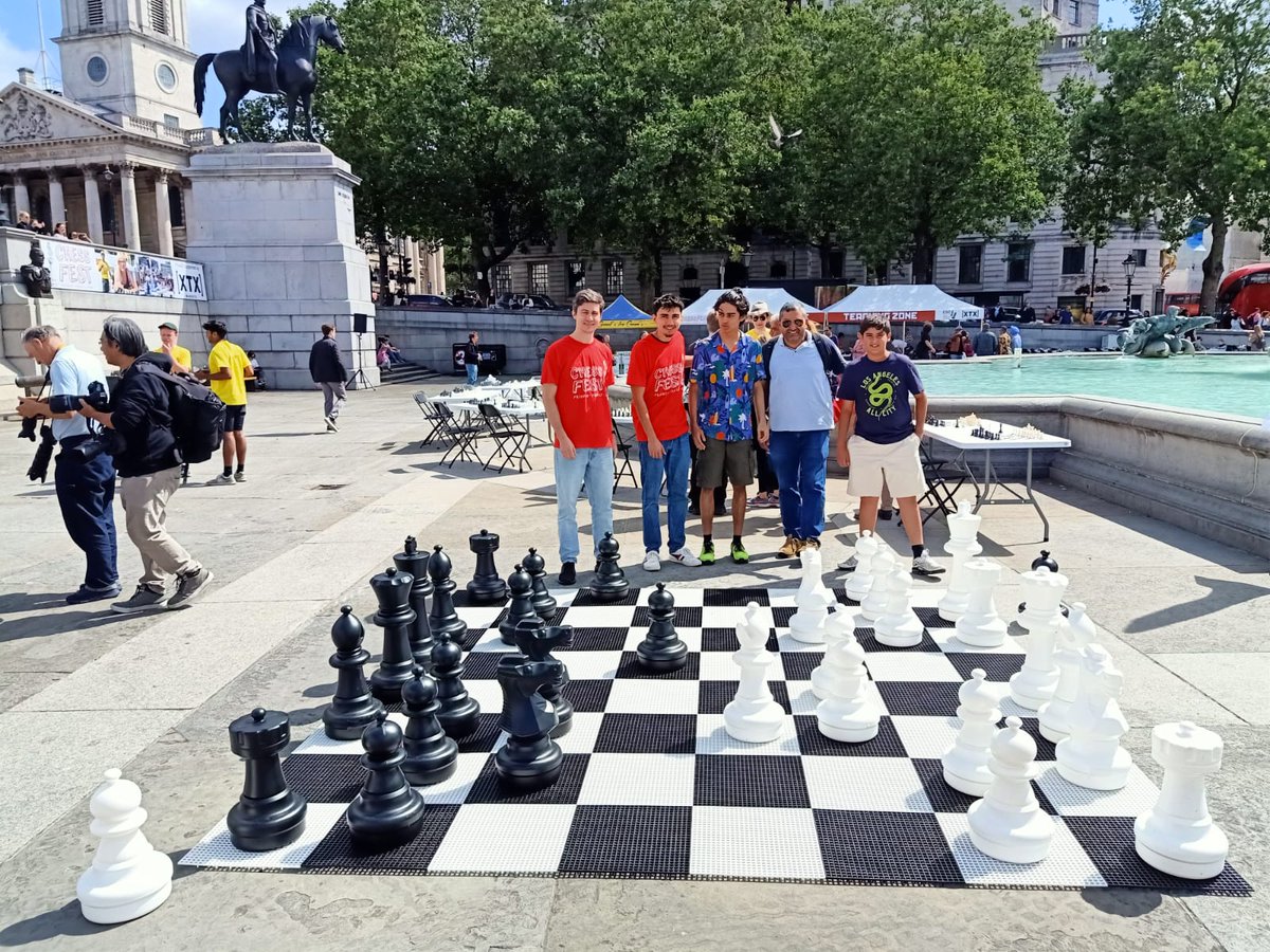 KingstonChess's tweet image. Kingstonians at the #ChessFest in Trafalgar Square.