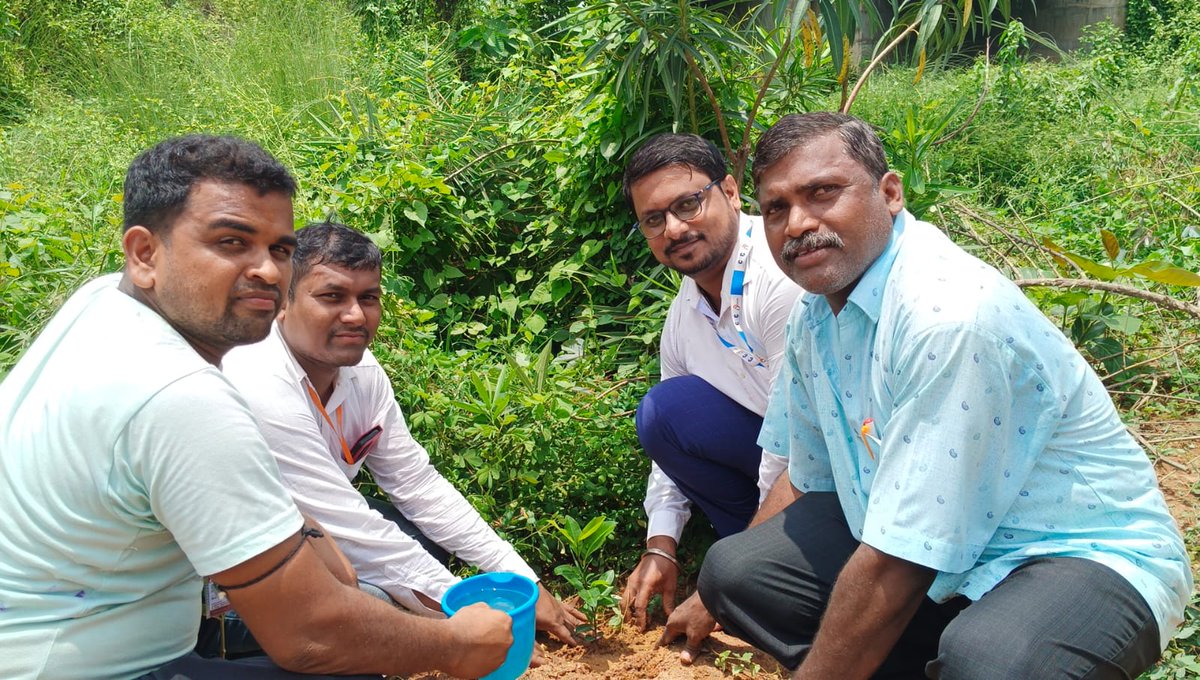 Tree Plantation &amp; Blood Donation Camp Organized by CSC VLE Mr Janmejay Parida! 🌳🩸on the auspicious occasion of CSC Diwas at Kulida Gp, Basta block, Balasore, Odisha in presence of Local Sarapanch, Block Chairman, Local leaders, and CSC DM.