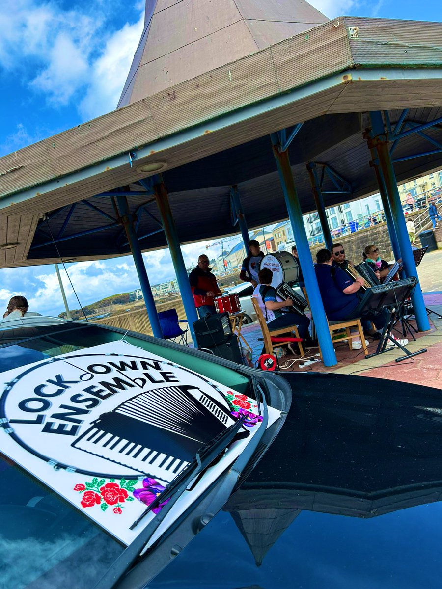 JoAnne_Dobson's tweet photo. All set up here for a day of #OrganDonation promotion on Portstewart Promenade with kidney recipient Alison Jennett &amp; the wonderful #LockdownEnsemble - raising funds &amp; awarness to support local people living with kidney disease @kidneycareuk #CallBySayHi 🪗🌊 https://t.co/Iah90eWqVI