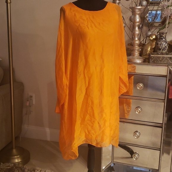 hauteplus1's tweet photo. So good I had to share! Check out all the items I'm loving on @Poshmarkapp from @tanyabtanyal #poshmark #fashion #style #shopmycloset #sonoma #madeinitaly #jpojpo: https://t.co/JzkqQbN9GV https://t.co/y6HCyGzVtg